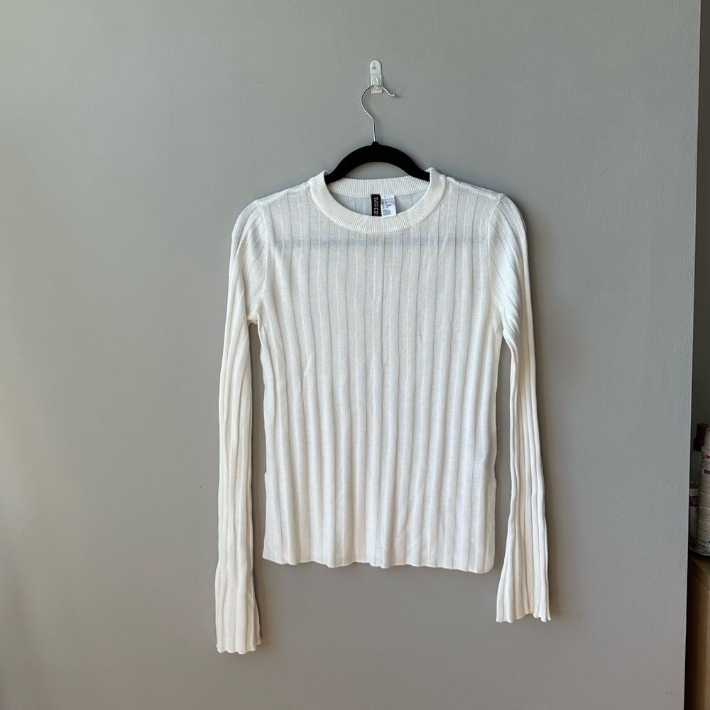 H&M Top 🤍 - Picture 1 of 5